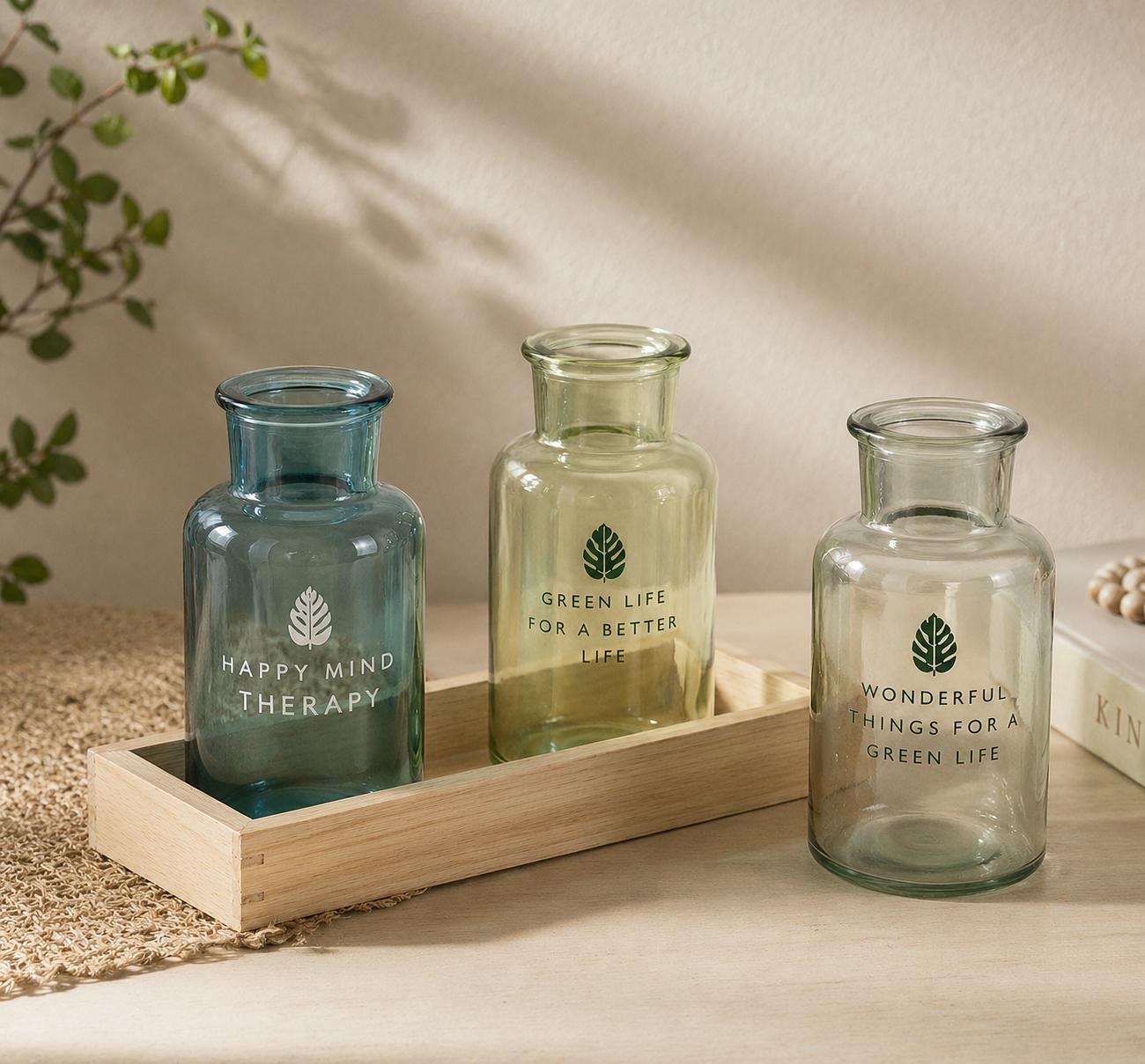 Dekorative Glassvaser med Trebrett